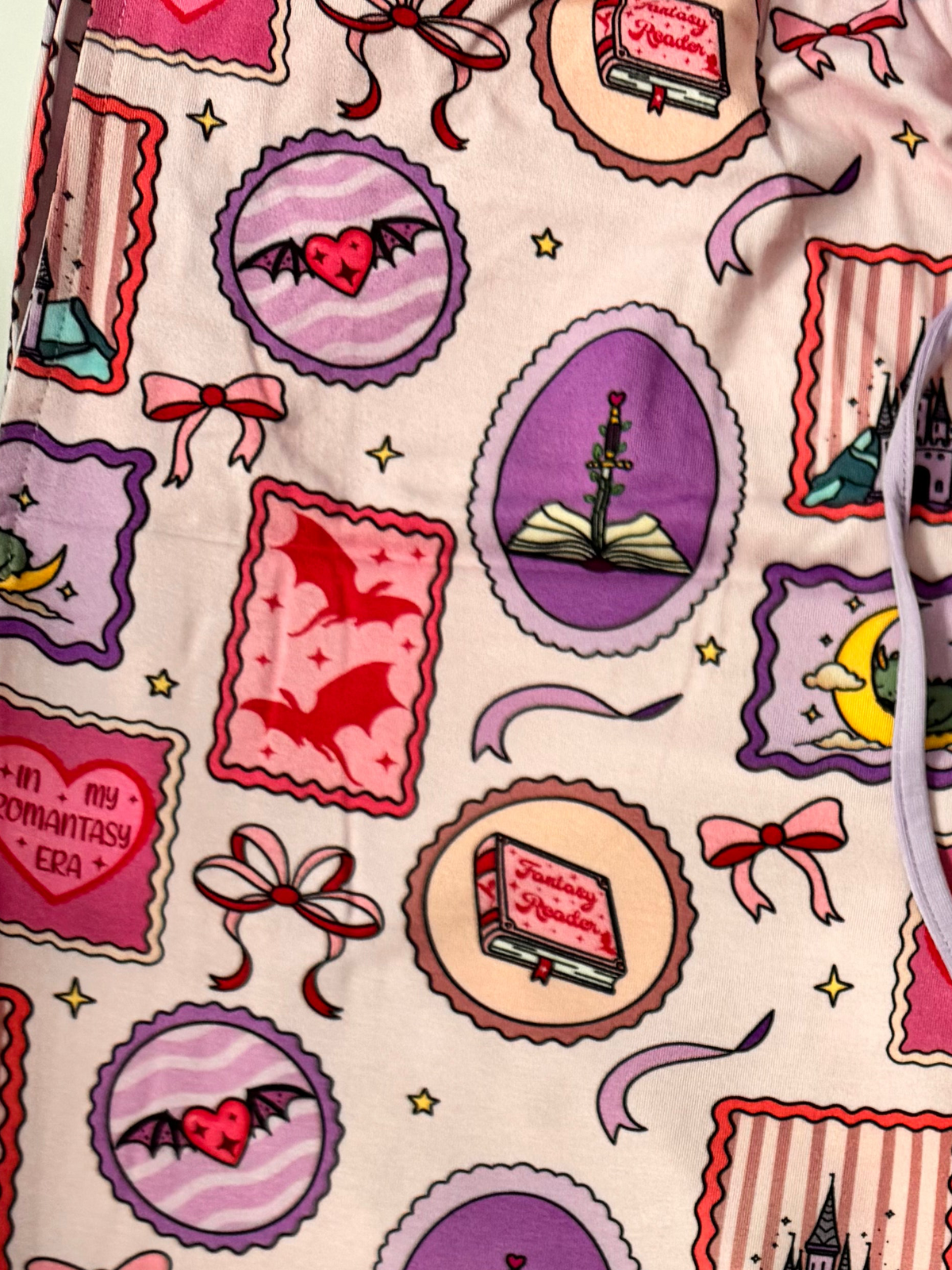 RTS Adult scrunchie: Romantasy Frames